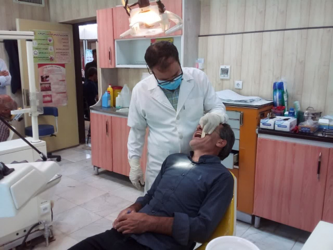 حضور دندانپزشک خیر در درمانگاه شهرستان آشتیان