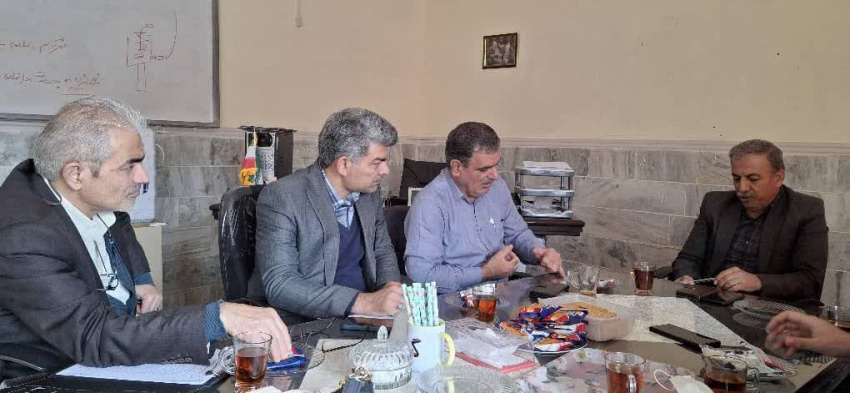 مذاکره کارشناسان حوزه اجتماعی استانداری و دانشگاه علوم پزشکی اراک با رئیس اداره بهزیستی