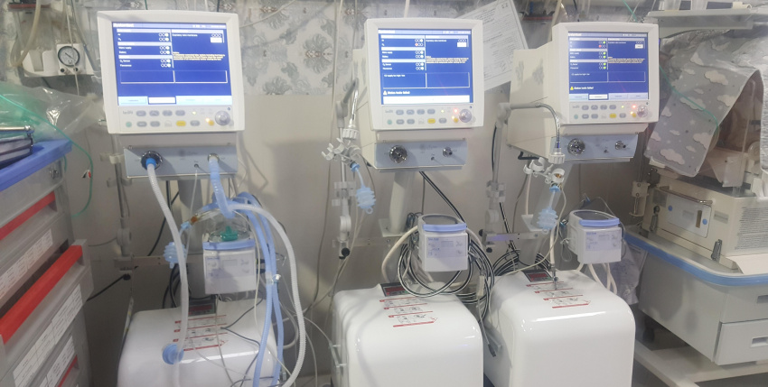 تامین و نصب ۱۰ دستگاه ونتیلاتور و ۶ دستگاه تخت احیاء نوزاد در بخش NICU (مراقبت ویژه نوزادان)
