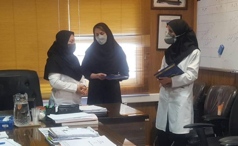 تشکر و تقدیر ریاست بیمارستان از مدیر گروه زنان سرکار خانم دکتر نجدی