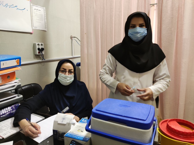 واکسیناسیون کرونا در مرکز آموزشی درمانی آیت الله طالقانی اراک