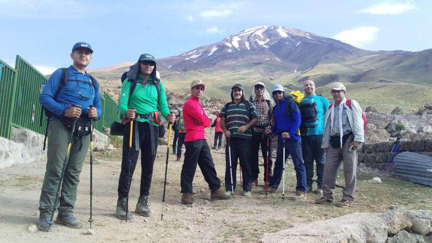 صعود تیم کوهنوردی بیمارستان به قله دماوند