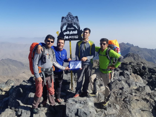 صعود گروه کوهنوردی مرکز به قله کرگس