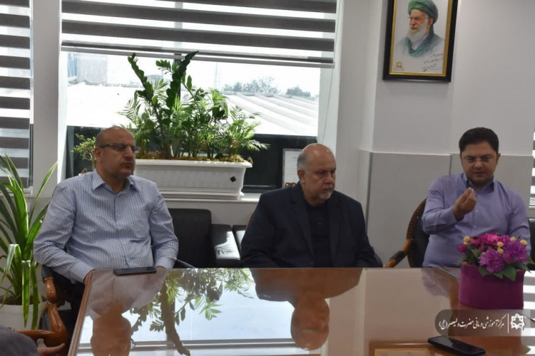 نشست صمیمی رییس مرکز با مدیران گروه ها بالینی مرکز