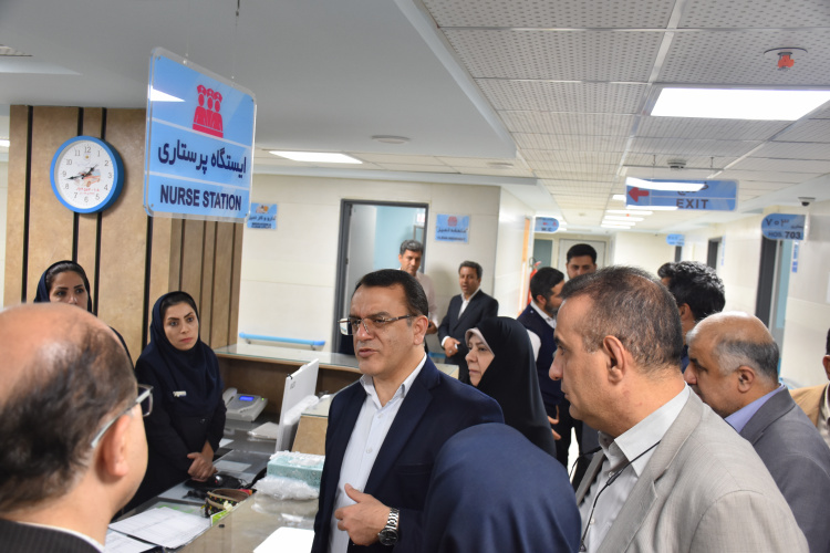 بازدید مشاور معاون توسعه و مدیرکل بودجه وزارت بهداشت از بخش‌های مختلف بیمارستان حضرت ولیعصر(عج) اراک