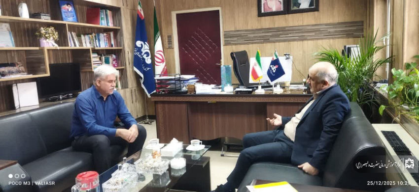 دیدار مدیر بیمارستان با مدیر پخش فرآورده های نفتی منطقه مرکزی