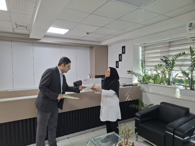 تقدیر از منتخبین اخلاق بالینی و حرفه‌ای توسط ریاست مرکز آموزشی درمانی حضرت ولیعصر ( عج )