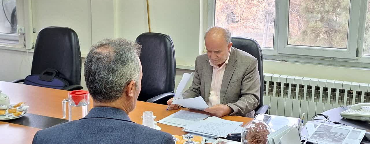 ملاقات مردمی معاون توسعه/ شهروندان مسائل خود را بی واسطه با معاون توسعه دانشگاه علوم پزشکی اراک در میان گذاشتند