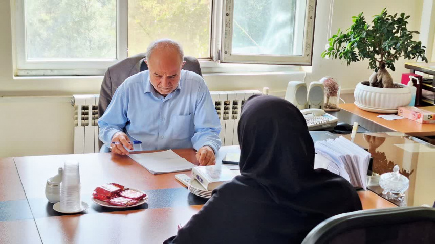 ملاقات مردمی معاون توسعه/  شهروندان مسائل خود را بی واسطه با معاون توسعه دانشگاه علوم پزشکی اراک در میان گذاشتند