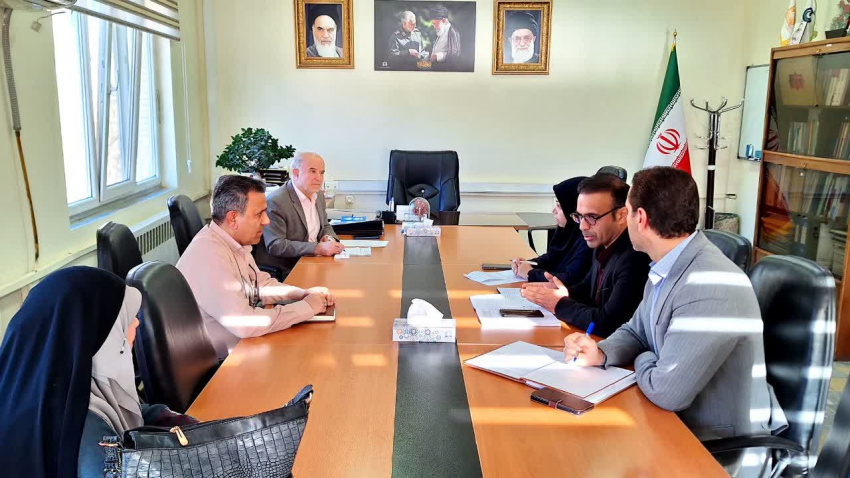 نشست صمیمی معاون توسعه دانشگاه با رئیس شبکه بهداشت و درمان شهرستان خنداب