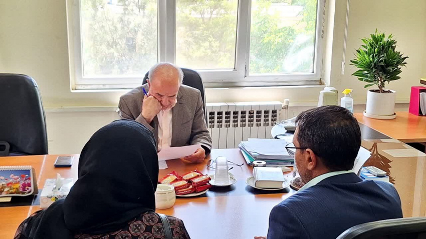 ملاقات مردمی معاون توسعه/  شهروندان مسائل خود را بی واسطه با معاون توسعه دانشگاه علوم پزشکی اراک در میان گذاشتند