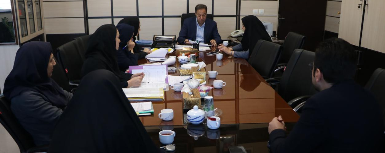 بررسی پرونده ها و درخواست های صنایع و واحدهای کوچک غذایی،خوراکی و آشامیدنی در کمیته ی صدور مجوزها