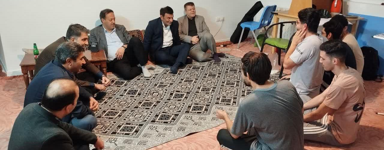 دیدار مسئولان دانشگاه علوم پزشکی اراک با دانشجویان خوابگاه شهید آرمان علی‌وردی به مناسبت روز دانشجو
