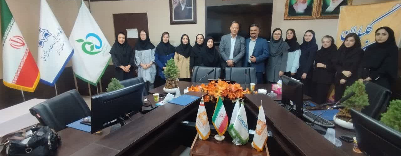 تجلیل از داروسازان ستاد معاونت غذا و دارو و مراکز درمانی اراک