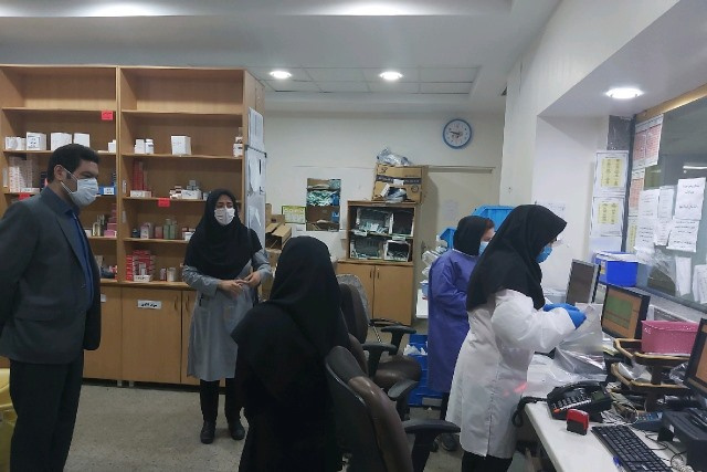 بازدید سرزده معاون غذا و دارو از داروخانه بیمارستان حضرت امیرالمومنین (ع) اراک