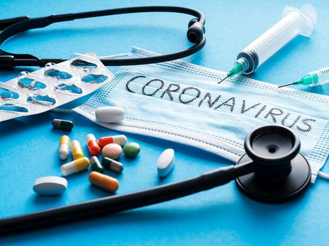 تاکید وزیر بهداشت برای توزیع کافی فاویپیراویر و رمدسیور در داروخانه‌ها و پوشش بیمه‌ای این داروها