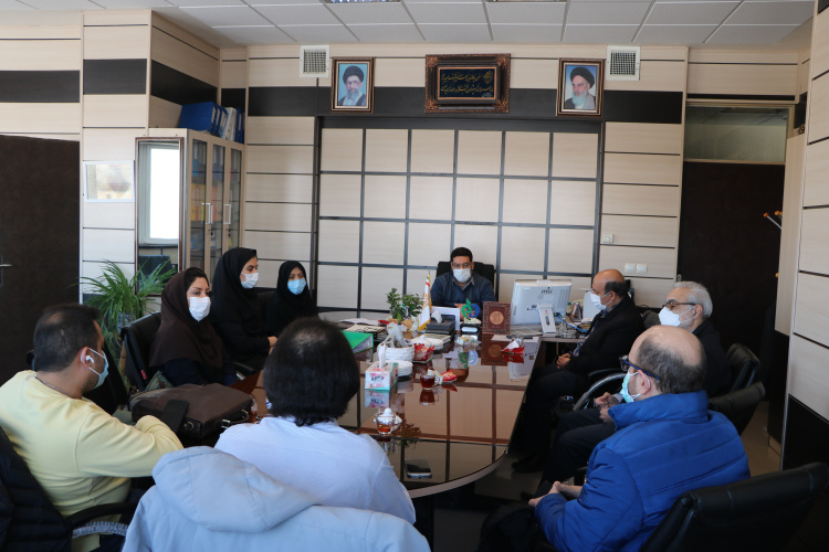 نشست هیئت مدیره انجمن داروسازان استان مرکزی با معاون غذا و دارو