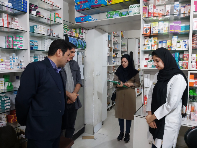 بازدید سرزده معاون غذا و دارو از داروخانه های شبانه روزی شهر اراک/ تأکید دکتر علیمرادیان بر عدم توزیع داروهای  بیمارستانی در داروخانه های خصوصی