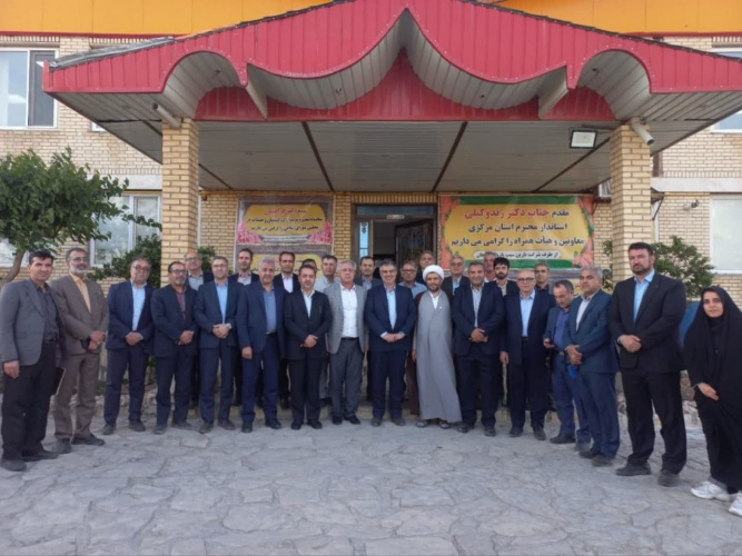 بازدید استاندار مرکزی از یک واحد صنایع غذایی در شهرستان کمیجان