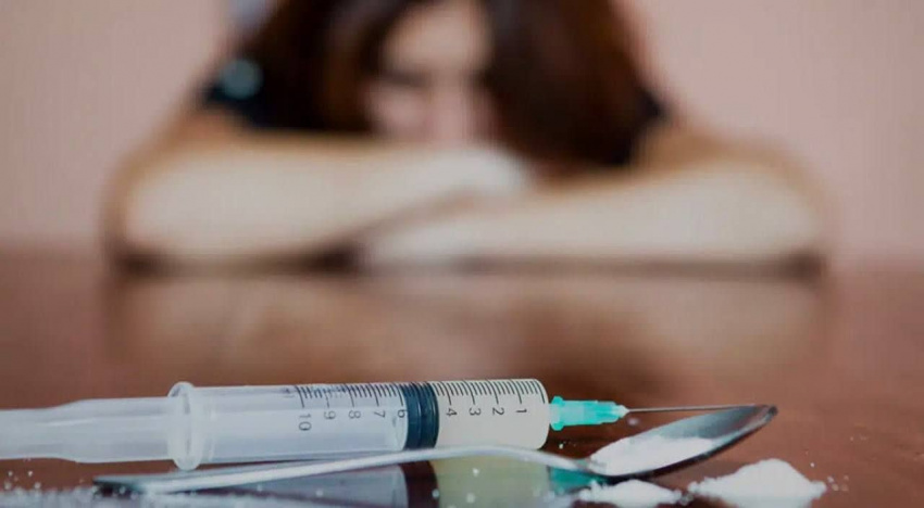 مصرف مواد مخدر حتی برای تفریح و یکبار هم خطرناک است و فرد را گرفتار می کند