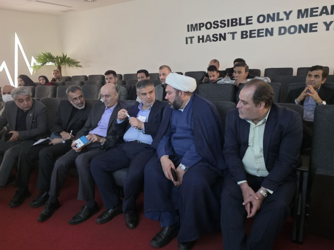 بازدید استاندار مرکزی از شرکت افق دارو