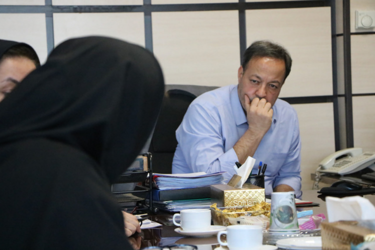 بررسی شاخص های پایش و عملکرد معاونت غذا و دارو