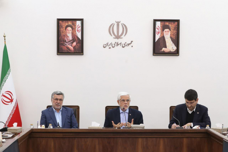 عارف: قاچاق دارو از کشور یک مشکل جدی است