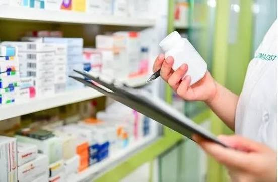 جزئیات تأمین ذخایر استراتژیک دارو و تجهیزات پزشکی کشور؛ از اختصاص یک میلیارد دلار تا انعقاد ۱۹۳ قرارداد با تولیدکنندگان داخلی