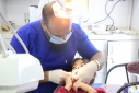 فعالیت کلینیک سیار دندانپزشکی معاونت بهداشتی دانشگاه علوم پزشکی اراک در روستای استوه شهرستان خنداب+ فیلم