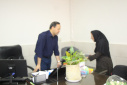 تبریک روز پزشک همکاران مرکز بهداشت استان مرکزی به معاون بهداشتی