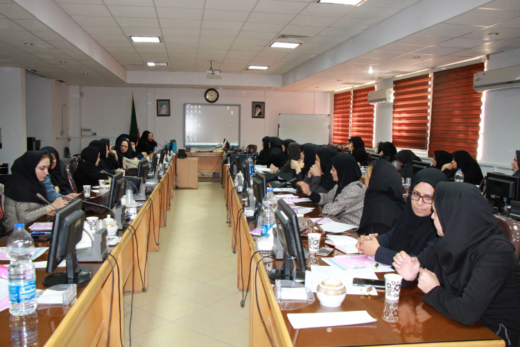 کارگاه چاقی در بارداری و شیردهی ، سالن جلسات مرکز بهداشت استان، ۳ دی ماه
