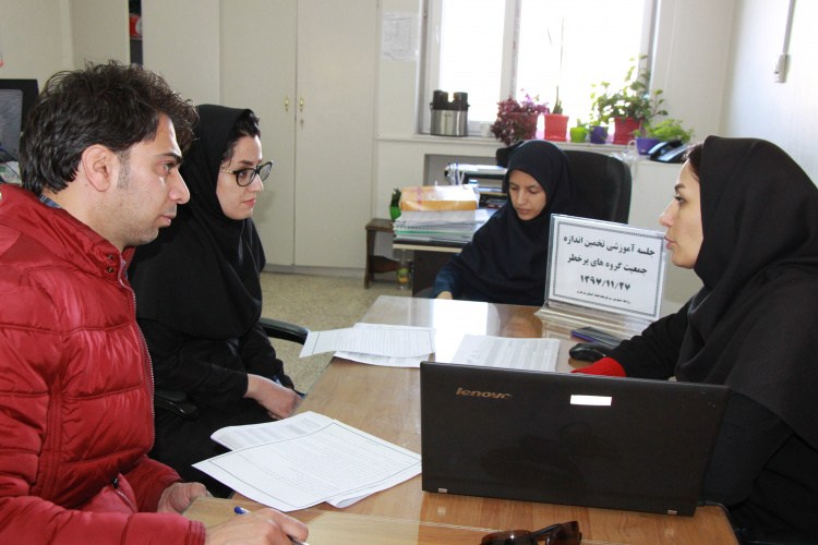جلسه آموزشی تخمین اندازه گروه های پرخطر، مرکز بهداشت استان مرکزی، ۲۷ بهمن ماه