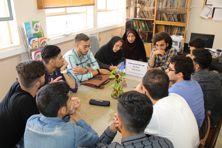 جلسه بحث گروهی متمرکز ( تحرک بدنی ) ، سالن جلسات مرکز بهداشت استان مرکزی، ۲۱ اردیبهشت ماه