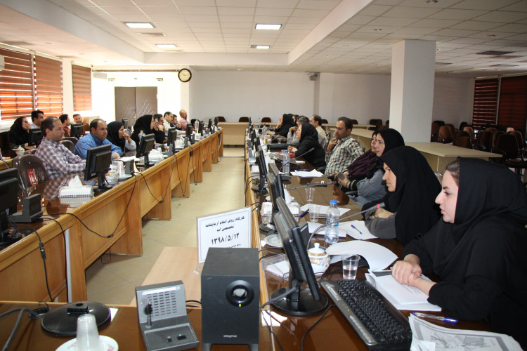 برگزاری کارگاه بازآموزی کارشناسان آزمایشگاه آب ، سالن جلسات مرکز بهداشت استان مرکزی، ۱۲ مرداد ماه