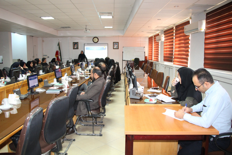 کارگاه آموزشی روش های نوین تدریس ویژه مدیر و مربیان آموزش بهورزی ، سالن جلسات مرکز بهداشت استان مرکزی ، ۹ دی ماه