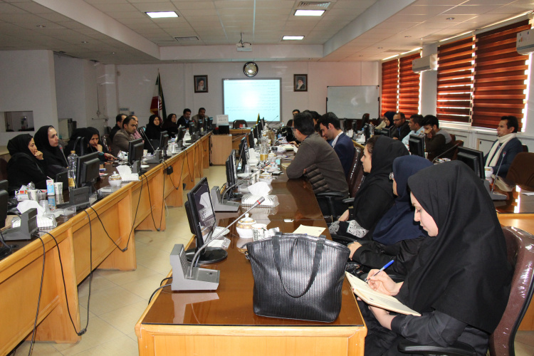برگزاری جلسه آموزشی آلودگی هوا( کارشناس مسوولان بهداشت محیط)، سالن جلسات مرکز بهداشت استان مرکزی ، ۱۷ دی ماه