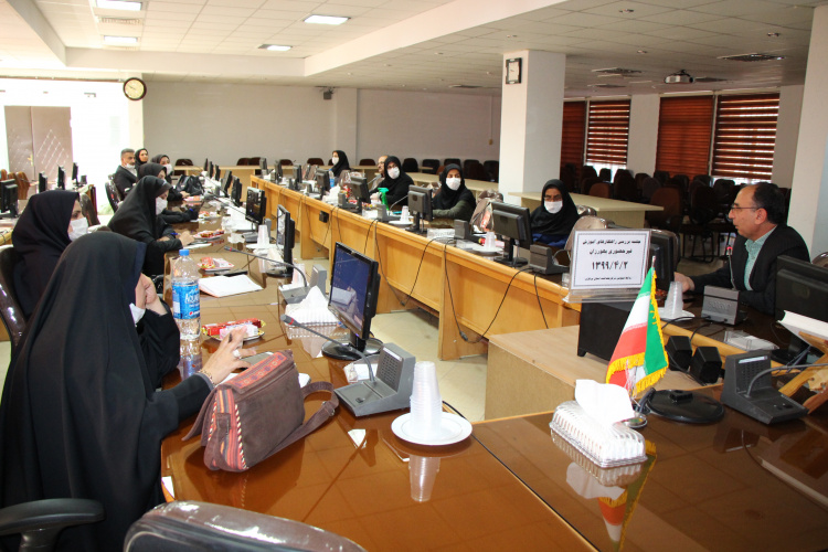 جلسه بررسی راهکارهای آموزش غیرحضوری بهورزان، سالن جلسات مرکز بهداشت استان مرکزی، ۲ تیر ماه