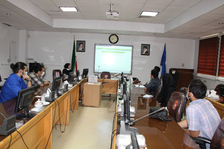 جلسه آموزشی سامانه سیب( واکسیناتورها)، سالن جلسات مرکز بهداشت استان مرکزی، ۱۰ مرداد ماه