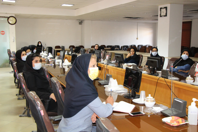 جلسه آموزشی فرزند پروری( سرمایه گذاری برتر)، سالن جلسات مرکز بهداشت استان مرکزی، ۱۱ آبان ماه