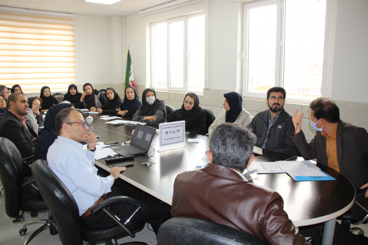 جلسه هماهنگی مدیران و روسای گروه ها، سالن جلسات مرکز بهداشت استان مرکزی ، ۱۳ آبان ماه