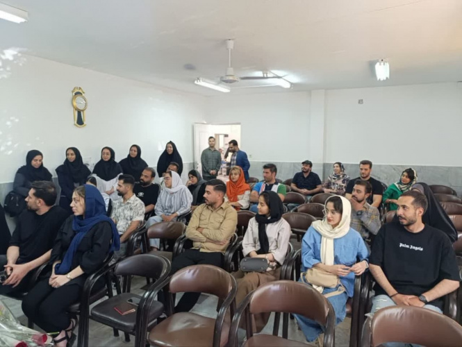 تجلیل از جوانان در حال آموزش هنگام ازدواج و مادران باردار در مرکز پیلهوری به مناسبت هفته جوانی جمعیت