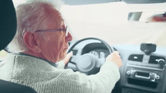 ۱۰ علامت اولیه و غافلگیرکننده زوال عقل که نباید نادیده گرفته شوند