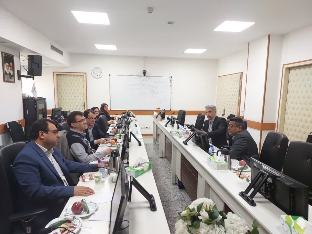 جلسه بررسی و تفاهم تامین  نیروی انسانی و ایجاد پایگاه مورد نیاز در برنامه سلامت خانواده و نظام ارجاع برگزار شد