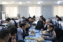 حضور رئیس دانشگاه علوم پزشکی اراک در سلف دانشجویی و گفت‌وگو با دانشجویان درباره کیفیت غذا