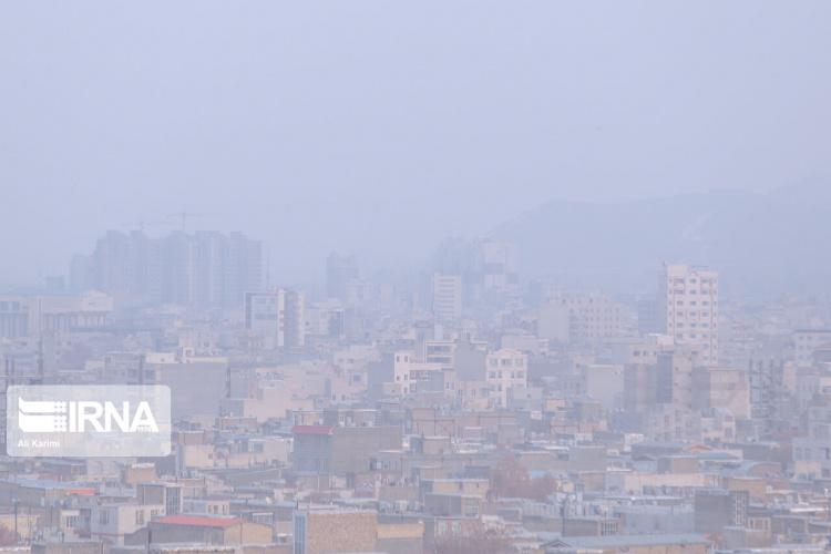 جمعه پاییزی آلوده در آسمان کلانشهر اراک