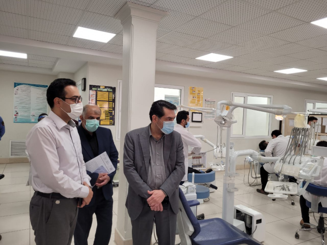سرپرست دانشگاه علوم پزشکی اراک از دانشکده دندانپزشکی و خوابگاه دانشجویی شهید شکری بازدید و بر رفع موانع تاکید کرد