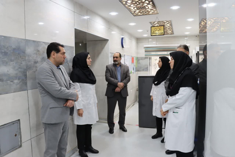 بازدید سرزده رئیس دانشگاه علوم پزشکی اراک از بیمارستان آیت اله خوانساری