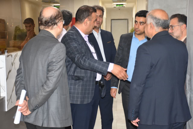 بازدید رییس دانشگاه علوم پزشکی اراک از بخش‌های در حال راه‌اندازی مرکز آموزشی درمانی حضرت ولیعصر(عج)