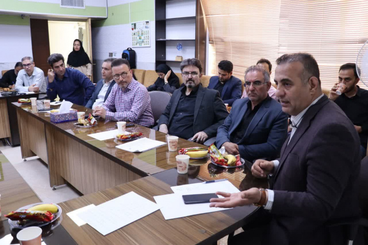 برگزاری نشست هم‌اندیشی رئیس دانشگاه با پزشکان عمومی و متخصص شهرستان محلات برای اجرای برنامه پزشک خانواده و نظام ارجاع