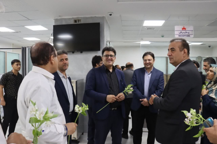 تجلیل نماینده اراک و رئیس دانشگاه علوم پزشکی از کادر درمان بیمارستان حضرت ولیعصر(عج)
